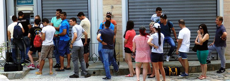Bank Lines in Athens Trigger a Rush to Gold and Bitcoin 1